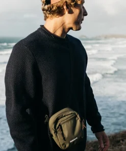 Discount Finisterre Men's Barents Sweater Indigo