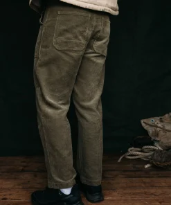 Fashion Finisterre Men's Basset Cord Trouser Olive
