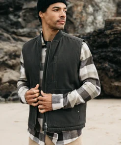 New Finisterre Men's Berings Vest Raven