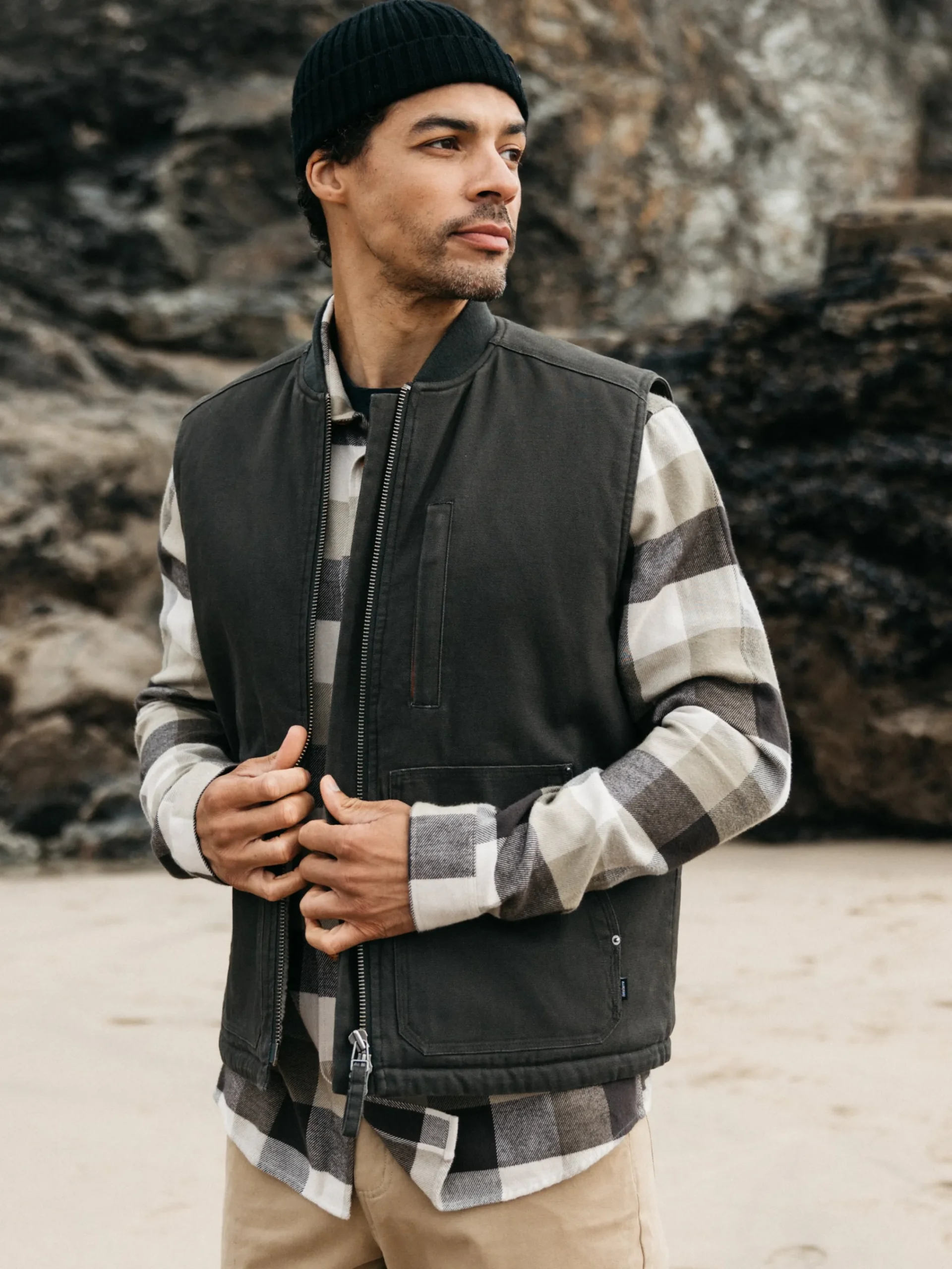 New Finisterre Men's Berings Vest Raven