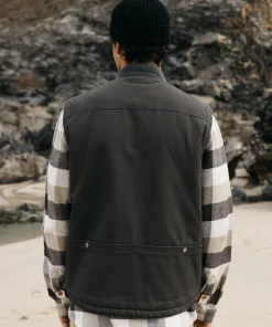 New Finisterre Men's Berings Vest Raven