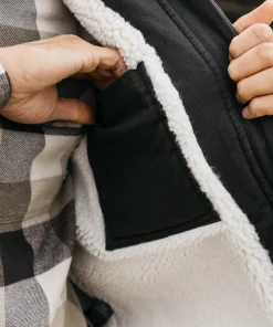 New Finisterre Men's Berings Vest Raven