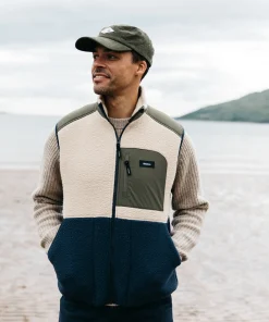 Store Finisterre Men's Bolster Fleece Vest Oatmeal/Navy
