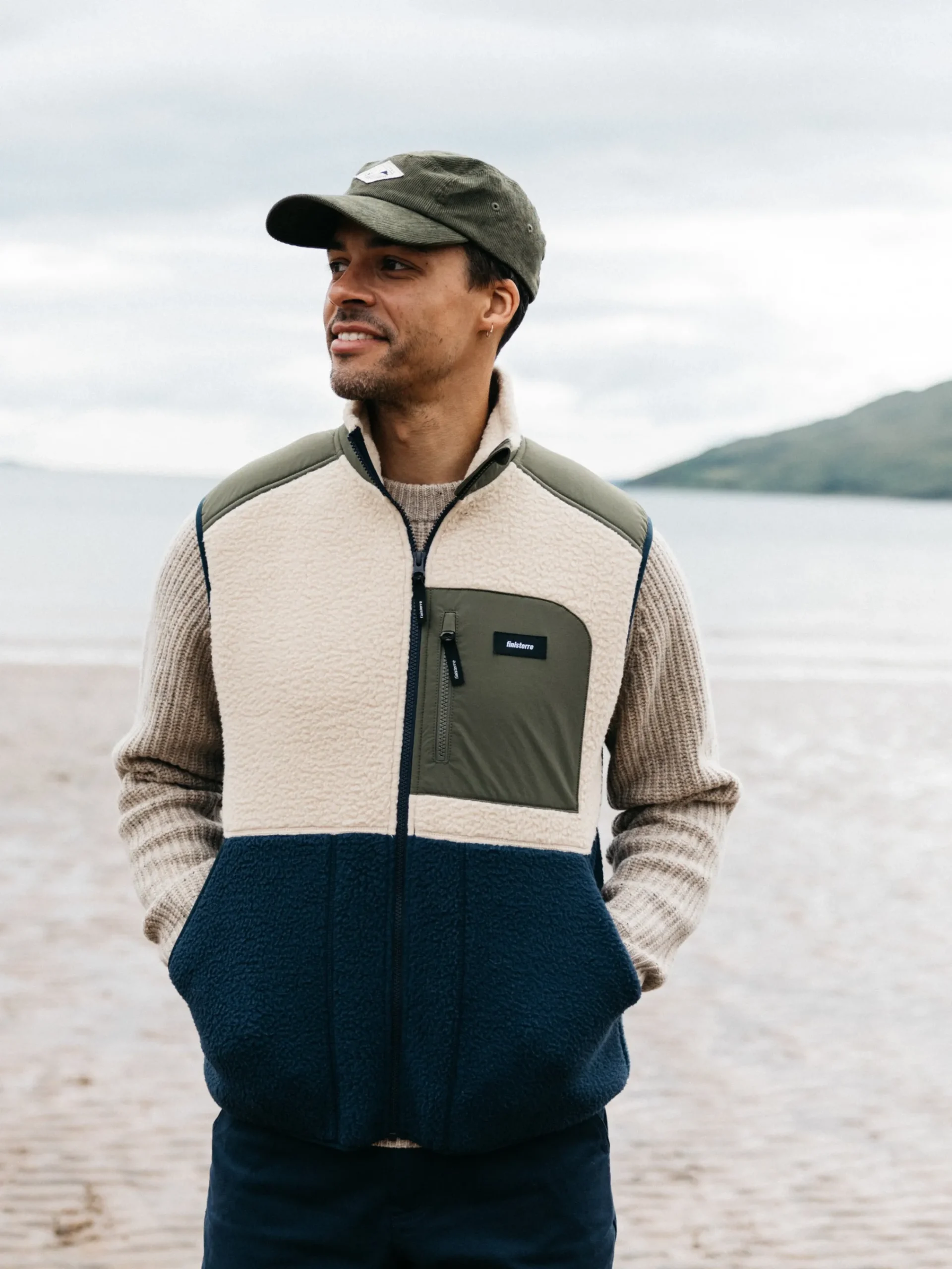 Store Finisterre Men's Bolster Fleece Vest Oatmeal/Navy