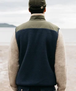 Store Finisterre Men's Bolster Fleece Vest Oatmeal/Navy