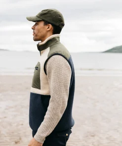 Store Finisterre Men's Bolster Fleece Vest Oatmeal/Navy