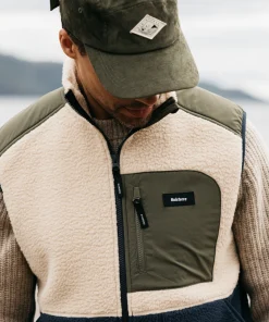 Store Finisterre Men's Bolster Fleece Vest Oatmeal/Navy