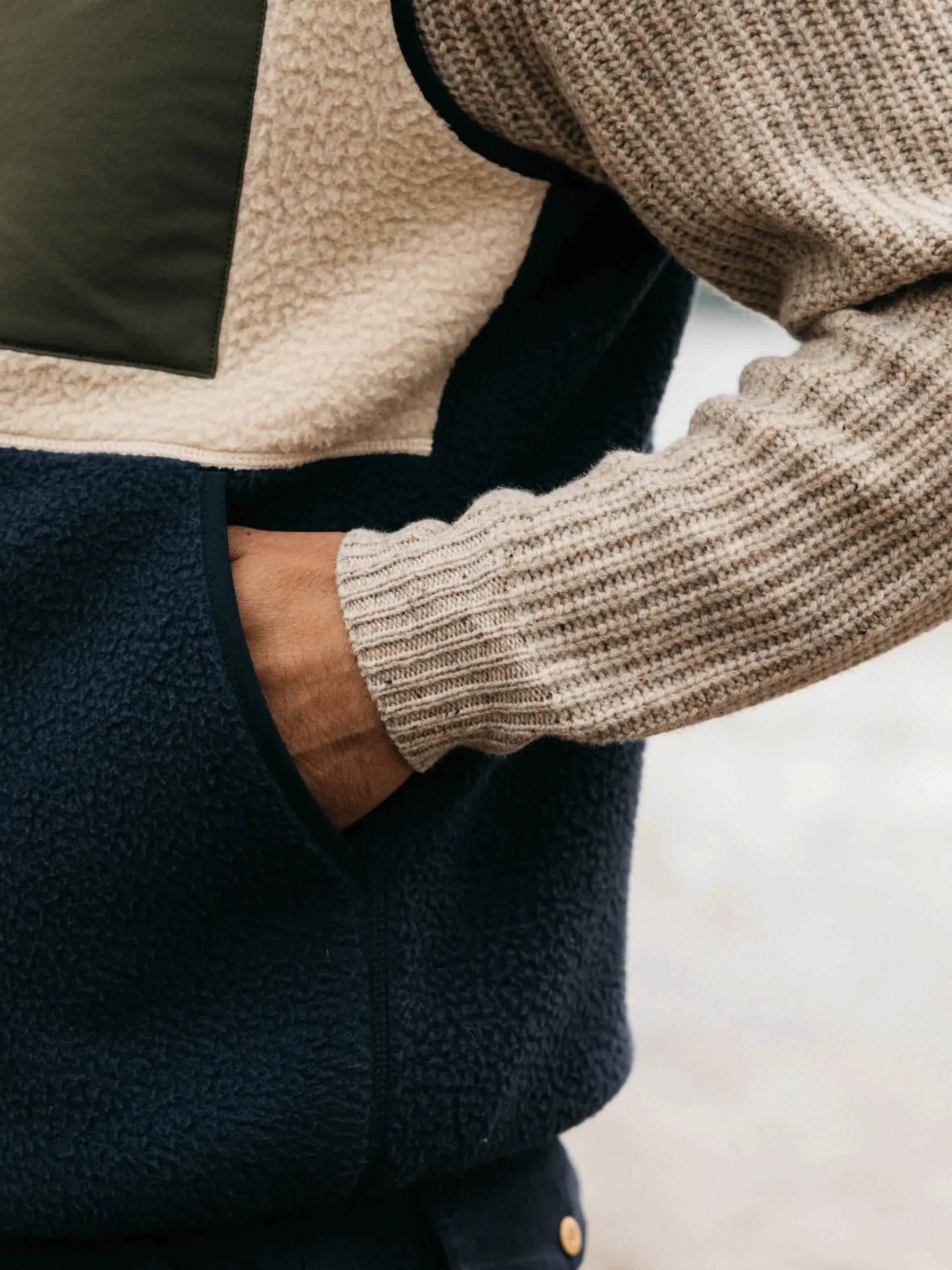 Store Finisterre Men's Bolster Fleece Vest Oatmeal/Navy