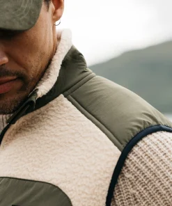 Store Finisterre Men's Bolster Fleece Vest Oatmeal/Navy