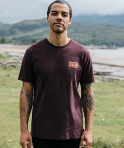 Online Finisterre Men's Cape T-Shirt BlackCherry