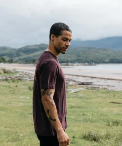 Online Finisterre Men's Cape T-Shirt BlackCherry