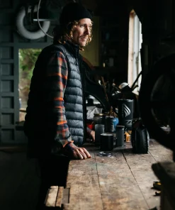 Online Finisterre Men's Nimbus Insulated Vest Black