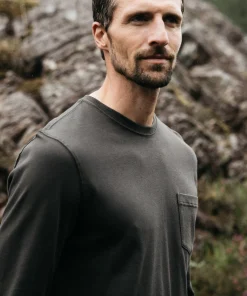 Cheap Finisterre Men's Orca Recycled Pocket Long Sleeve T-Shirt RavenBlack