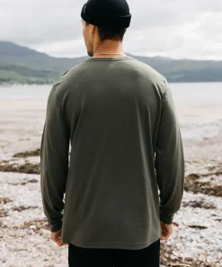 Hot Finisterre Men's Seeker Merino Long Sleeve T-Shirt Olive