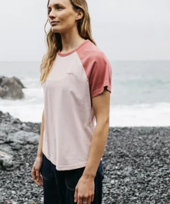 Flash Sale Finisterre Women's Bailey T-Shirt PinkSmoke/Rouge