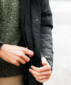 Fashion Finisterre Women's Caelus Waterproof Parka Black