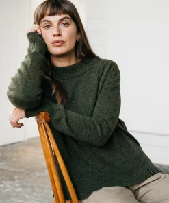 Store Finisterre Women's Cavan Ribbed Knit Sweater Olive