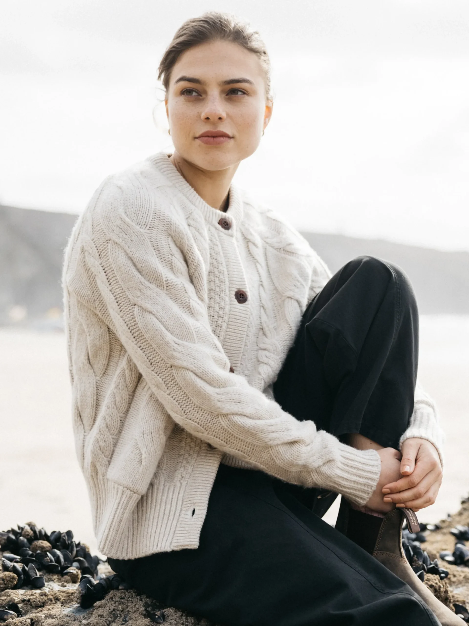 Hot Finisterre Women's Ennis Cable Knit Cardigan Oatmeal