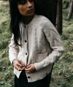 Hot Finisterre Women's Ennis Cable Knit Cardigan Oatmeal