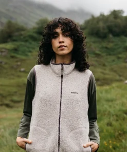 Fashion Finisterre Women's Hegen Wool Fleece Vest Oatmeal