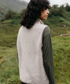 Fashion Finisterre Women's Hegen Wool Fleece Vest Oatmeal