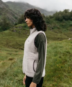 Fashion Finisterre Women's Hegen Wool Fleece Vest Oatmeal