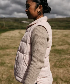 Store Finisterre Women's Lapwing Insulated Vest PinkSmoke
