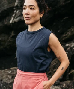 Best Sale Finisterre Women's Meskel Vest Navy