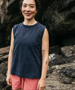 Best Sale Finisterre Women's Meskel Vest Navy