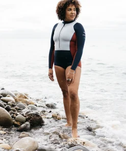 Clearance Finisterre Women's Nieuwland 2mm Yulex® Long Sleeve Swimsuit Navy/Sky/Rust