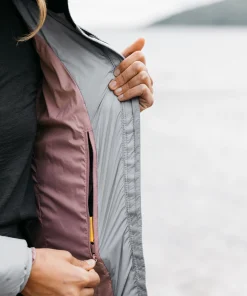 Store Finisterre Women's Nimbus Hooded Jacket Whale