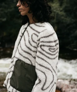 Store Finisterre Women's Orsik Fleece Printed Jacket ContourPrint