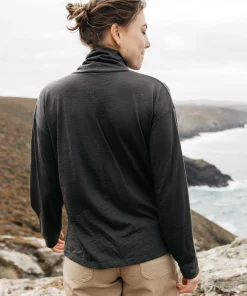 Sale Finisterre Women's Seeker Merino High Neck T-Shirt Raven
