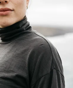 Sale Finisterre Women's Seeker Merino High Neck T-Shirt Raven