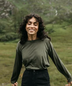 Flash Sale Finisterre Women's Seeker Merino Long Sleeve T-Shirt Olive
