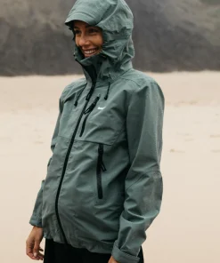 Fashion Finisterre Women's Stormbird Waterproof Jacket DeepSea